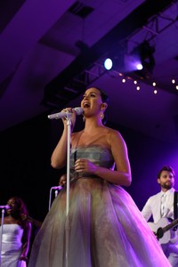 Membuka penampilannya, Katy Perry bawakan lagu 'Roar'. Adam Bettcher/Getty Images/detikFoto.