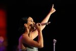 Katy Perry Tampil Anggun di Acara Amal