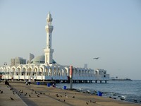 Fatimah Azzahra, begitu nama asli Floating Mosque. Baik bagian luar maupun dalamnya sangat megah (Sastri/detikTravel)