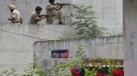 Sempat terjadi baku tembak antara penyerang dengan polisi. REUTERS/Munish Sharma.