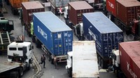Aktivitas bongkar muat di pelabuhan Tanjung Priok terganggu akibat aksi mogok kerja massa buruh yang tergabung dalam Serikat Pekerja Jakarta International Container Terminal (JICT).     