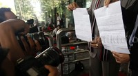 Alamsyah menyebut Kaligis enggan diperiksa sebagai saksi dan lebih memilih segera disidangkan. Dia membawa serta surat yang ditandatangani Kaligis.