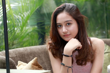 Qizning ginekologda dam olayotgani videosi