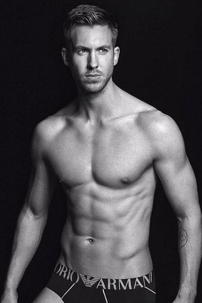 Foto Seksinya Calvin Harris Hanya Pakai Celana Dalam di Foto Seksinya Calvin Harris Hanya Pakai Celana Dalam di