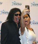 Katy Perry Eksis Bareng George W. Bush dan Bill Clinton