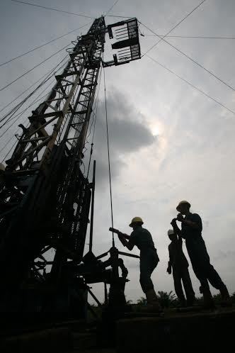 Kelebihan Pasokan, Harga Minyak Dunia Turun