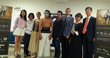 Penari Australia Ajarkan Balet ke Komunitas Ciliwung