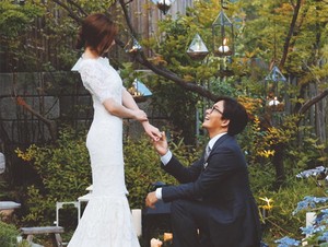 Bertabur Bintang di Foto Pesta Pernikahan Bae Yong Jun dan Park Soo Jin