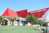 Masalah kebun binatang penuh sampah di Bandung, berbanding terbalik dengan Batu Secret Zoo di Kota Batu. Ini satu-satunya wakil Indonesia dalam gelar 10 kebun binatang terbaik se-Asia versi Tripadvisor (Fitraya/detikTravel)