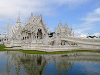 Wat Rong Khun, alias White Temple terletak di dekat Kota Chiang Rai, Provinsi Chiang Rai, Thailand. Vihara ini disebut-sebut sebagai yang terindah di dunia (Sastri/detikTravel)