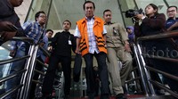 Anggota Komisi IV DPR dari Fraksi PDIP yang juga Mantan Bupati Tamah Laut itu diperiksa dalam kasus dugaan penerimaan suap terkait pemberian ijin usaha pertambangan di Tanah Laut, Kalimantan Selatan.
