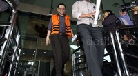 Dadang Prijatna meninggalkan Gedung KPK seusai menjalani pemeriksaan di Jakarta, Rabu (29/07/2015).