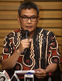 Johan Budi menjelaskan, dalam kasus ini, Gatot dan Evy adalah pihak pemberi suap. Gubernur Sumut dan istri mudanya itu aktif memberikan suap secara berkelanjutan untuk mengatur putusan hakim PTUN Medan agar membatalkan penyelidikan kasus Bansos Sumut yang tengah ditangani Kejati Sumut.