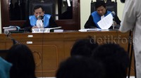 Hakim menilai PTUN tidak berwenang menyidangkan pembebasan bersyarat karena tidak termasuk obyek tata usaha negara.