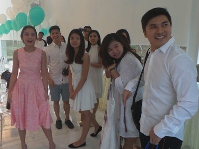 Jelang Menikah, Chelsea Olivia Peluk Erat Kedua Orangtua