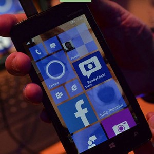 Ponsel Windows 10 Pakai Otak Intel?