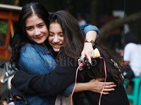 Meski Cassie masih menjadi bintang tamu di sinetron tersebut, Prilly menyambutnya dengan ramah.