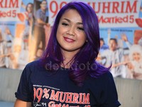 Bagaimana menurut Anda warna rambut baru Nirina ini? Pool/Palevi S/detikFoto.