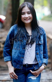 Cantik natural Prilly Latuconsina.