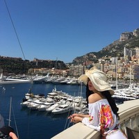 Di Monako, pelantun 'Cetar' itu syuting video klip lagu terbarunya berjudul 'Tak Punya Hati'. (Instagram/princessyahrini)