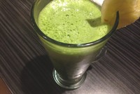 Jus sehat Horenzsplash diracik dari nanas, sirup leci, dan horenso (bayam Jepang).
