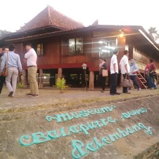 Gubernur BI Blusukan ke Lokasi Ikon Uang Pecahan Rp 10.000