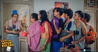 Perjalanan mahasiswa pada umumnya yang tinggal di kost-kostan pun dialami ketiganya. Bangun kesiangan, antri kamar mandi, mengejar bahan fotokopi juga mengincar lawan jenis idaman lewat Facebook. (Dok Darihati Films)