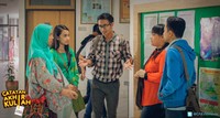 Aksi 'stalking' Facebook sampai menyamakan mata kuliah pun dilakoni Sam. Bahkan, dia nekat memberikan kado tanpa nama untuk Kodok yang sebetulnya bernama asli Annisa itu. (Dok Darihati Films)