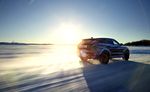 Melihat Pengujian Mobil Jaguar F-Pace