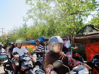 Pasar ini selalu ramai dikunjungi oleh warga sekitar dan juga wisatawan. Pasar buka setiap Kamis sekitar pukul 08.00 sampai 12.00 siang (Kurnia/detikTravel)