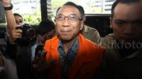 Jero Wacik dijerat dengan pasal 12 huruf e atau Pasal 23 Undang-Undang Nomor 31 tahun 1999, sebagaimana yang telah diubah dalam Undang-Undang Nomor 20 tahun 2001 tentang Pemberantasan Tindak Pidana Korupsi juncto pasal 421 KUHPidana.