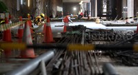 Ruangan bawah tanah ini terlihat sangat luas. Panjangnya sekitar 200 meter.