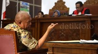 Pieter divonis 1 bulan penjara.