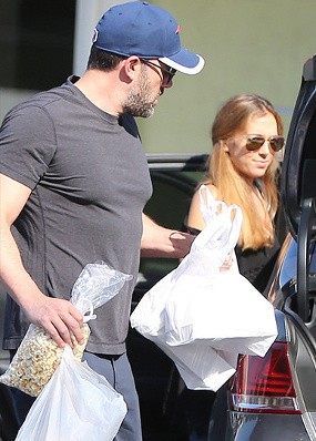 Ben Affleck Diisukan Pacari Pengasuh Anaknya Pasca Ceraikan Jennifer Garner