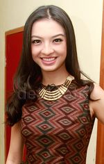 Raline Shah Cantik dengan Dress Tenun