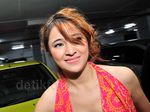 Tampil Seksi, Marshanda Julurkan Lidah