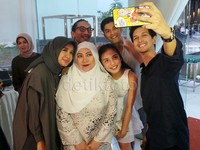 Dalam perayaan ulang tahun ini juga hadir beberapa teman artis seperti Laudya Cynthia Bella, Melly Goeslaw, Dimas Back dan Anto Hoed.