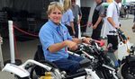 Motor Roda Tiga Elektrik Khusus untuk Wayne Rainey