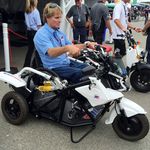 Motor Roda Tiga Elektrik Khusus untuk Wayne Rainey