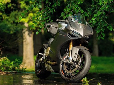 Ducati 1199 Panigale Ini Tampil Semakin Hot Berkat Serat Karbon