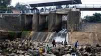 Hanya tampak bebatuan di dasar Bendung Katulampa. Pool/Lamhot Aritonang/detikFoto.