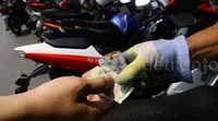 Ada pun tarif yang ditetapan Dishub melalui Peraturan Gubernur Nomor 179 Tahun 2013 tentang tarif layanan parkir, pemberlakuan tarif Rp 5.000 untuk mobil dan Rp 2.000 untuk sepeda motor.