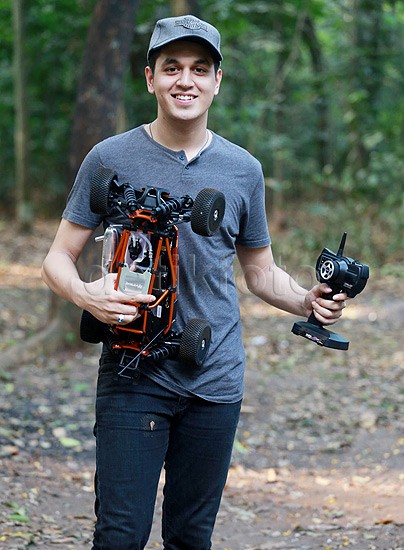 Kevin Julio Asyik Main RC Car