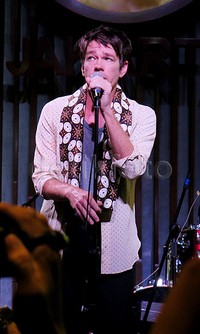 Di kesempatan itu, Nate Ruess juga menghibur tamu yang hadir. M. Iqbal Fazarullah Harahap/detikHOT.