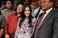 Prilly sepertinya memang sudah geram dengan oknum yang menyebarkan foto bugil mirip dirinya. Pool/Noel/detikFoto.
