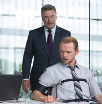 Bahkan kepala CIA Hanley (Alec Baldwin) menjunjungnya setinggi langit. Tak ada sistem keamanan yang tak bisa ditembus Ethan, katanya kepada PM Inggris yang tengah diburu. (Dok Paramount Pictures)