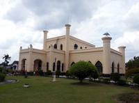 Istana bertaman indah ini dibangun Tengku Syarif Hasyim yang jadi Sultan Siak XI dengan gelar Sultan as-Sayid asy-Syarif Hasyim Abdul Jalil Saifuddin  (Silvia/detikTravel)