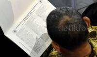 Secara bergiliran, peserta diberikan kertas kosong untuk mengisi 39 nama/nomor calon ketua umum dan sebuah daftar nama. Di bilik suara itulah, mereka menuliskan 39 nama/nomor calon ketua umum dari 82 calon yang ada dalam daftar.     