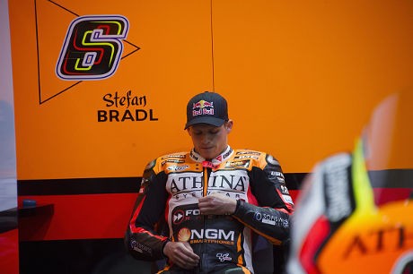 Bradl Tinggalkan Forward Racing