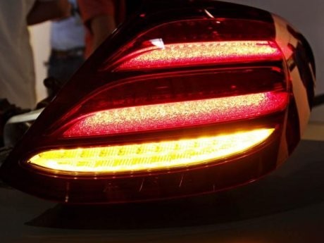 Mercy E-Class Terbaru Hadir Januari 2016, Begini Tampilan Lampu Belakangnya